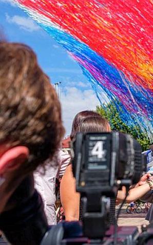 Łódź: Koncert na wstążki na Starym Rynku